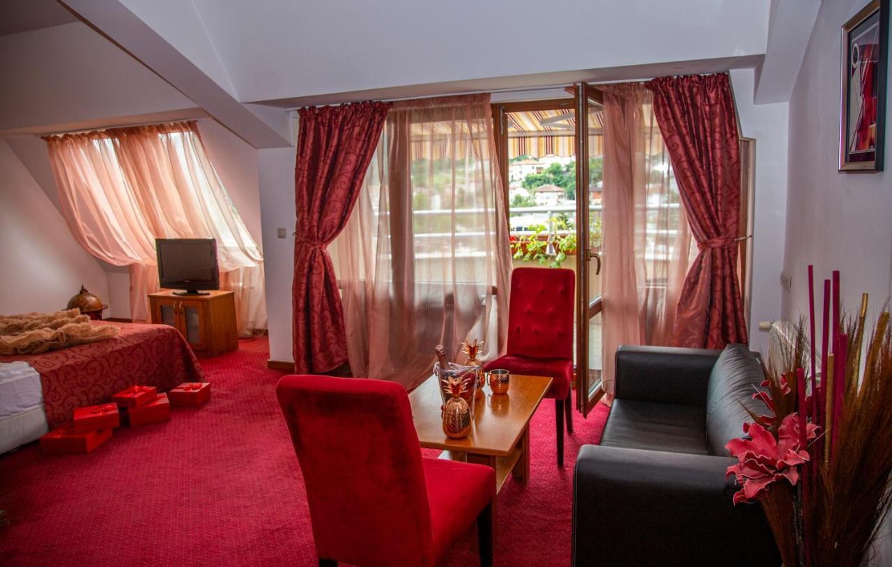 Mountain Boutique Family Hotel Devin Bagian luar foto
