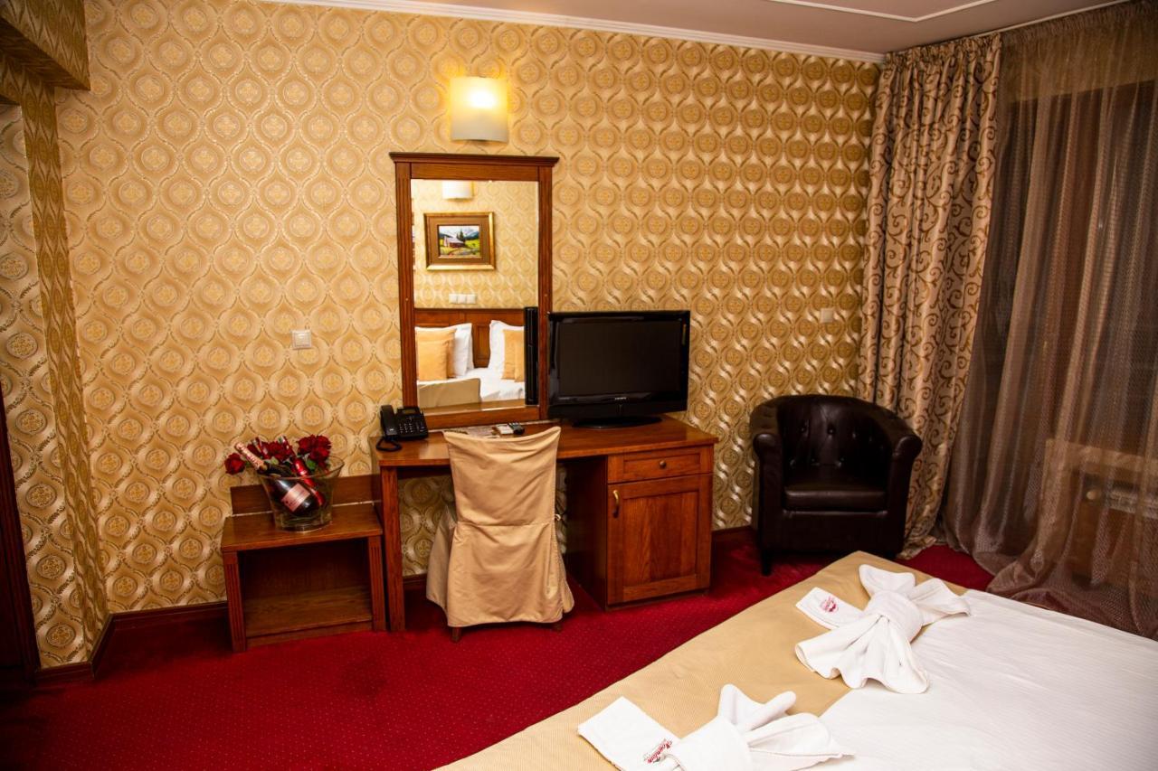 Mountain Boutique Family Hotel Devin Bagian luar foto