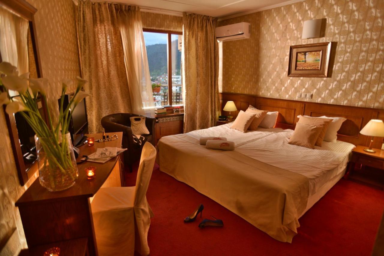 Mountain Boutique Family Hotel Devin Bagian luar foto